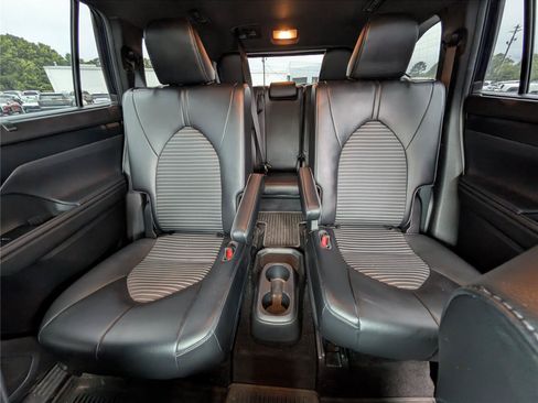 Used 2022 Toyota Highlander XSE AWD/4WD image 13
