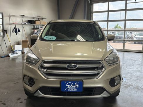 Used 2017 Ford Escape SE w/ SE Cold Weather Package AWD/4WD image 2