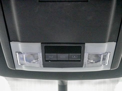 Used 2017 Ford Explorer XLT w/ Equipment Group 202A AWD/4WD image 27