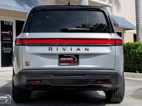 Used 2025 Rivian R1S Premium AWD/4WD image 20