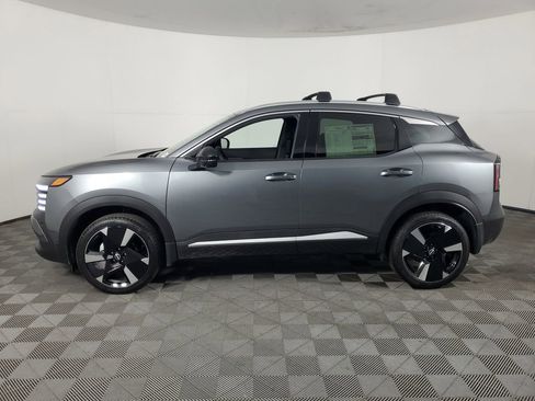 New 2026 Nissan Kicks SR image 7