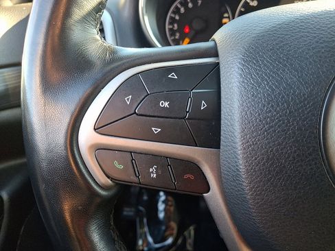 Used 2022 Jeep Grand Cherokee Laredo X image 22