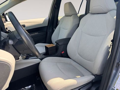 Used 2023 Toyota Corolla Cross LE AWD/4WD image 9