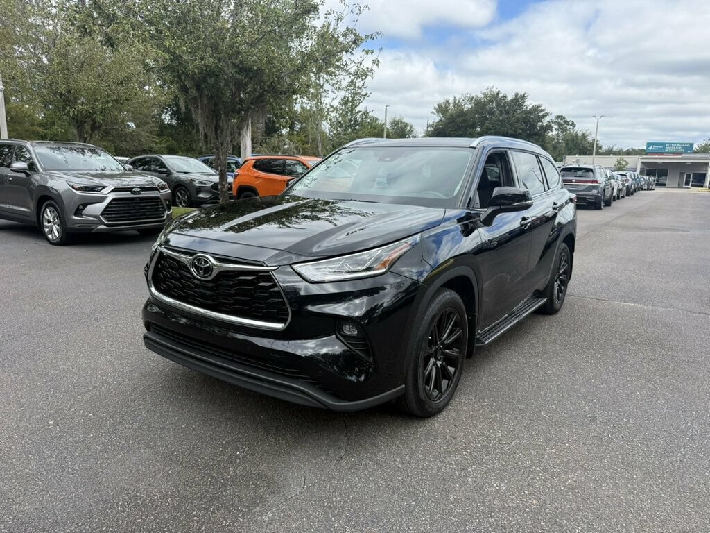 Used 2026 Toyota Highlander Limited AWD/4WD image 1