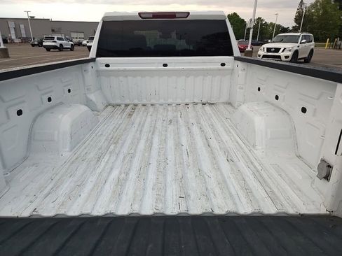 Used 2022 Chevrolet Silverado 1500 LT AWD/4WD image 5