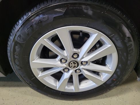Used 2025 Toyota Camry LE FWD image 8