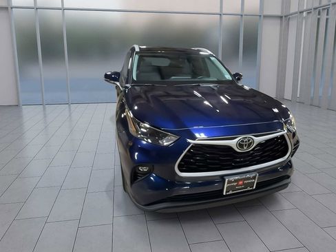 Used 2023 Toyota Highlander XLE image 5