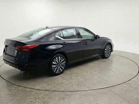 Used 2025 Nissan Altima 2.5 SV image 9