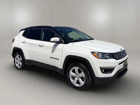 Used 2018 Jeep Compass Latitude w/ Cold Weather Group AWD/4WD image 2