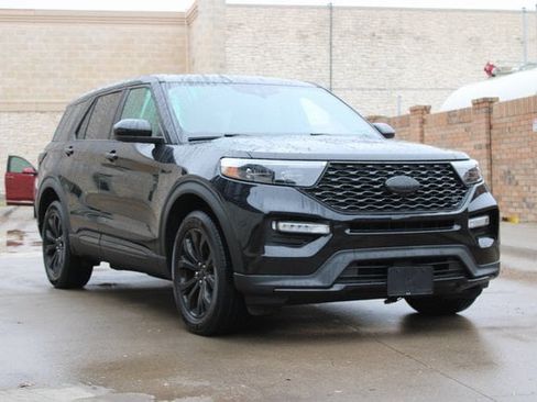 Used 2022 Ford Explorer ST image 2