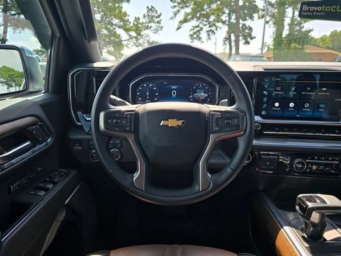 Certified 2023 Chevrolet Silverado 1500 High Country w/ High Country Premium Package AWD/4WD image 13