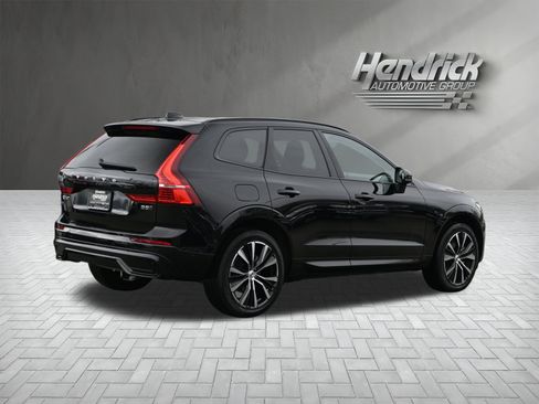 Used 2025 Volvo XC60 B5 Plus image 10