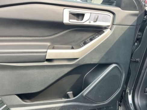 Used 2024 Ford Explorer XLT w/ Equipment Group 202A AWD/4WD image 33