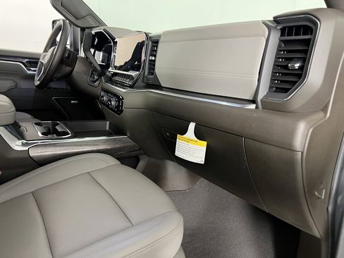 Used 2025 Chevrolet Silverado 3500 LTZ w/ LTZ Convenience Package image 30