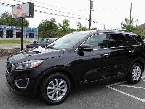 Used 2017 Kia Sorento AWD image 1
