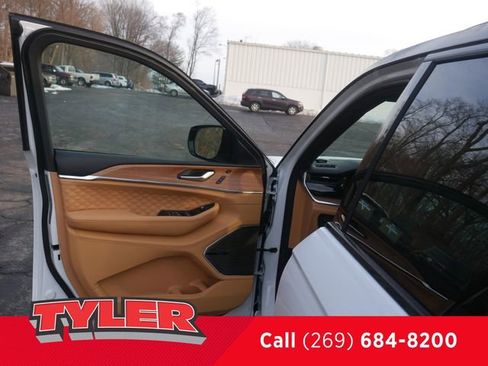 New 2026 Jeep Grand Cherokee Summit w/ Obsidian Package AWD/4WD image 20