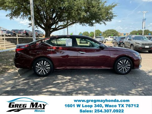 Used 2025 Nissan Altima 2.5 SV FWD image 9