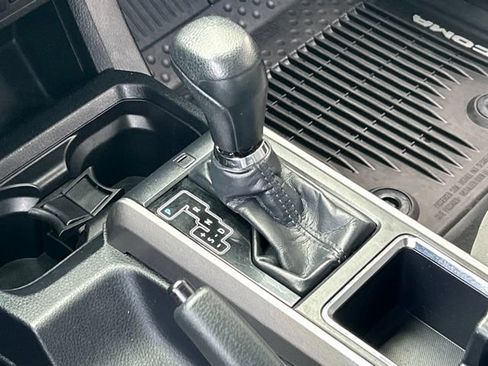 Used 2018 Toyota Tacoma SR5 AWD/4WD image 54