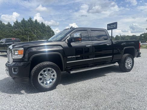 Used 2016 GMC Sierra 2500 Denali w/ Duramax Plus Package AWD/4WD image 1