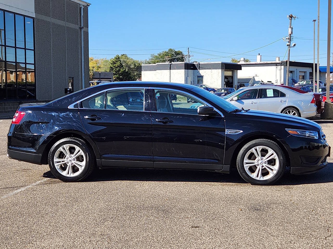 Used 2016 Ford Taurus SE FWD image 12