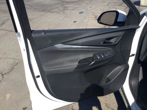 Used 2023 Chevrolet Bolt EUV LT w/ Comfort Package image 17