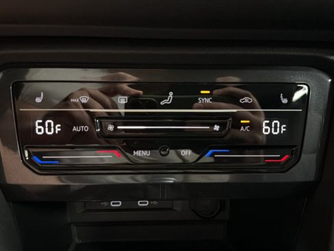 Certified 2024 Volkswagen Tiguan SE AWD/4WD image 26