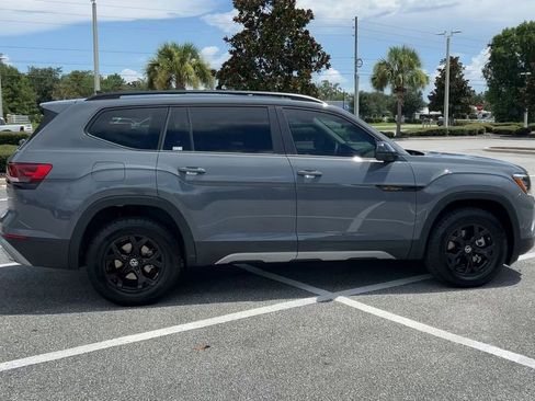 New 2025 Volkswagen Atlas Peak Edition SE image 9