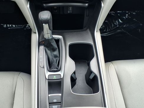 Used 2018 Honda Accord EX image 25