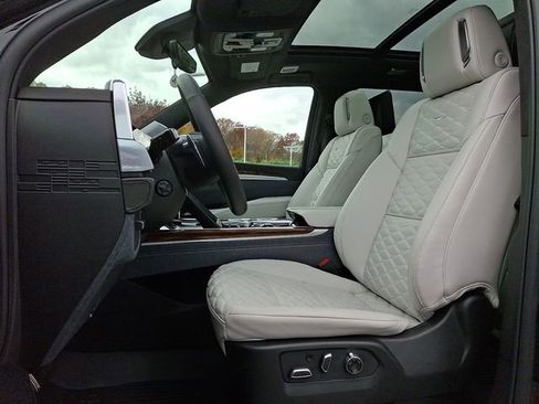 Certified 2025 Cadillac Escalade Sport Platinum w/ LPO, Floor Liner Package image 13