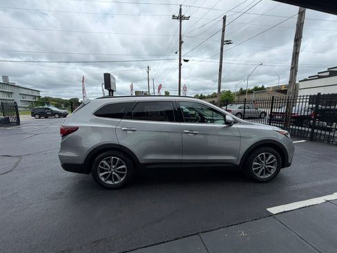 Used 2018 Hyundai Santa Fe SE FWD image 11