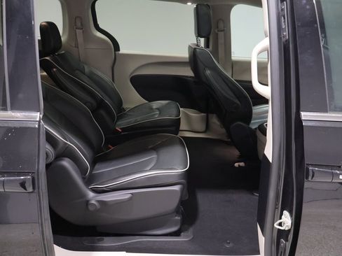 Used 2022 Chrysler Pacifica Limited image 24