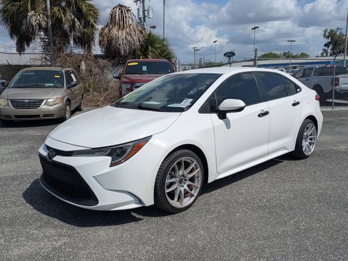 Used 2021 Toyota Corolla LE image 8