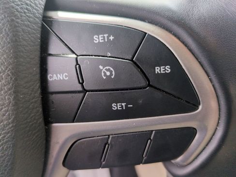 Used 2022 Jeep Grand Cherokee Laredo E RWD image 18