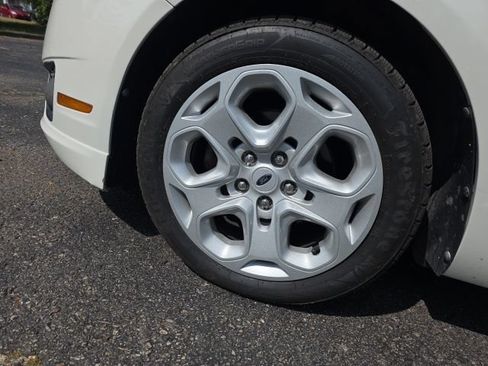 Used 2011 Ford Fusion SE FWD image 4