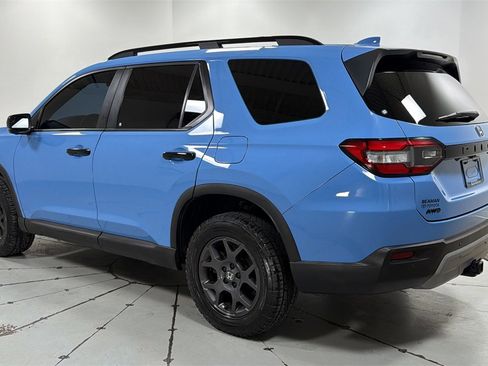 Used 2023 Honda Pilot TrailSport image 7
