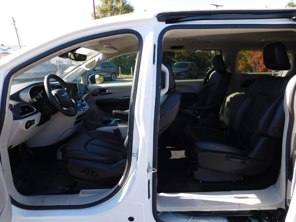 Used 2024 Chrysler Pacifica Limited FWD image 11