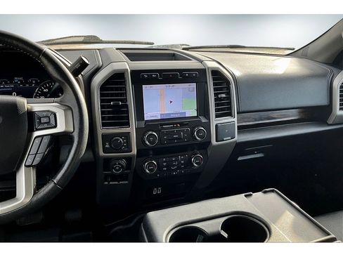 Used 2020 Ford F150 Lariat w/ Trailer Tow Package image 10