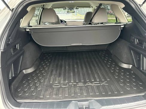 Used 2024 Subaru Outback Premium AWD/4WD image 11