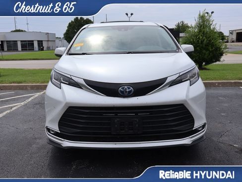 Used 2022 Toyota Sienna XLE w/ XLE Plus Package FWD image 6
