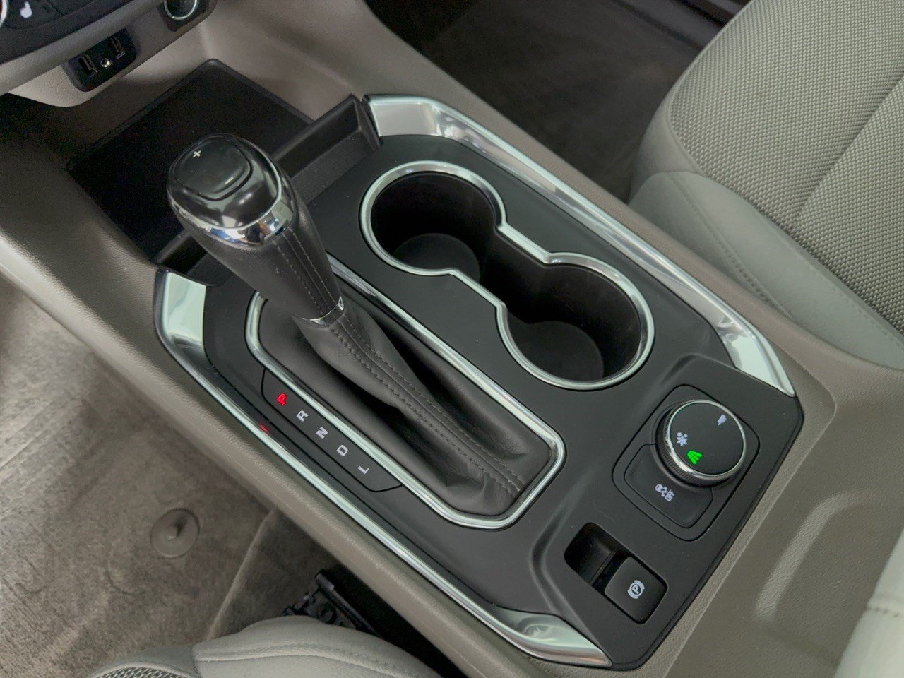 Used 2020 Chevrolet Traverse LT FWD image 21