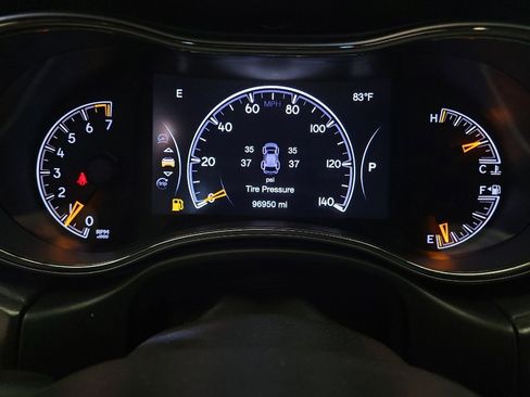 Used 2017 Jeep Grand Cherokee Altitude image 23