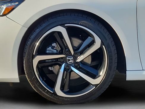 Used 2021 Honda Accord Sport image 11
