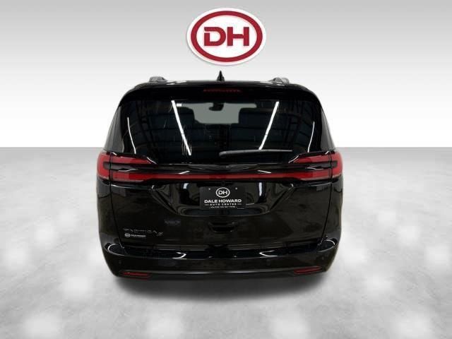 New 2026 Chrysler Pacifica Select w/ S Appearance Package FWD image 11