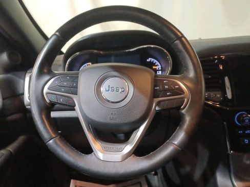 Used 2021 Jeep Grand Cherokee Laredo X image 11