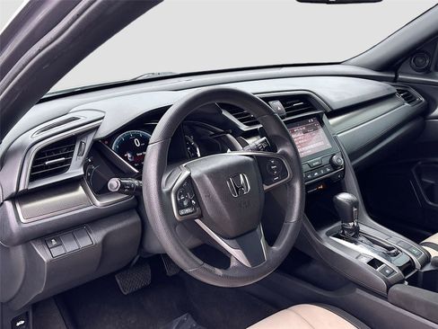 Used 2018 Honda Civic EX image 9