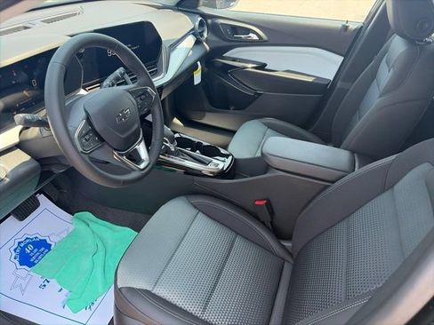 New 2026 Chevrolet Trax LT w/ Midnight Edition FWD image 16