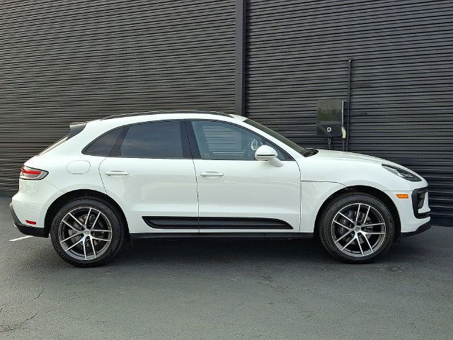 Certified 2026 Porsche Macan AWD/4WD image 8