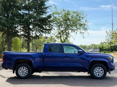 Used 2024 Toyota Tacoma SR5 AWD/4WD image 6