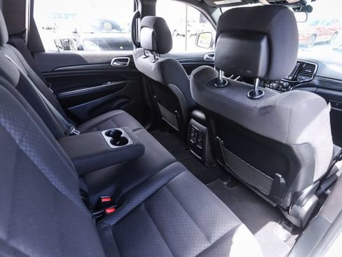 Used 2020 Jeep Grand Cherokee Laredo AWD/4WD image 47