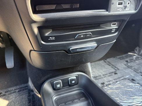 Used 2019 Chrysler Pacifica Limited w/ Advanced Safetytec Group image 13